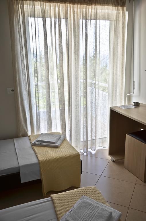 Perivolos Apartments Dhërmi Cameră foto